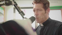 C'&egrave; un prete in Times Square. I 120milioni di downaload di Father Mike