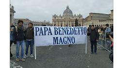 «Abbiamo voluto salutare Benedetto XVI, un padre nella fede»