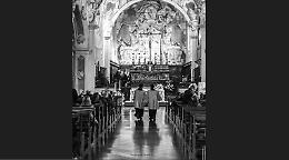 Le chiese si svuotano? Aumentano suicidi, malattie, uso di droghe