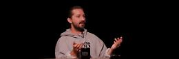 L'attore Shia LaBeouf ha ricevuto il sacramento della cresima