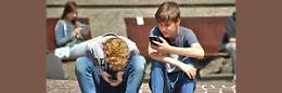 Sì, vietare gli smartphone in classe fa bene. La conferma da un nuovo studio
