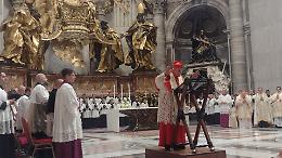 Dal silenzio del latino alla forza dell’esorcismo: segni di pace in San Pietro