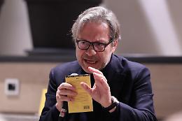 Educazione sessuale, Recalcati è contro. De Gregorio lo attacca ma lui non molla: «Non ha senso»