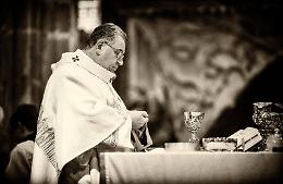 Marx, media e menzogna: la croce è la risposta