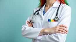 Stop dei vescovi americani alla chirurgia trans negli ospedali cattolici
