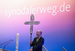 Tre vescovi tedeschi contro il testo della DBK sulla «diversità delle identità sessuali»
