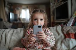 Il divieto dell&rsquo;Australia sui social e il nostro ritardo sul digitale