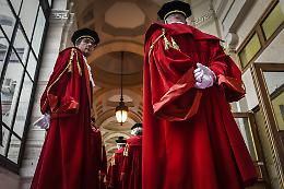 &laquo;S&igrave;&raquo; al referendum, ricucire la toga per difendere l'umano