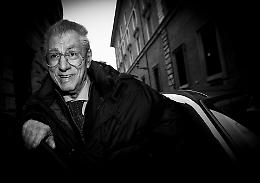 Addio a Umberto Bossi, il Senatur che scosse la politica italiana