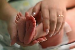 Nascite, l&rsquo;Italia sprofonda ancora e cresce la fivet (che non sar&agrave; mai la soluzione)