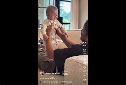 Coppia gay deride il figlio ottenuto con l&rsquo;utero in affitto: &laquo;La mamma non c&rsquo;&egrave;&raquo;