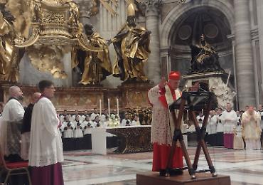 Dal silenzio del latino alla forza dell’esorcismo: segni di pace in San Pietro Dal silenzio del latino alla forza dell’esorcismo: segni di pace in San Pietro