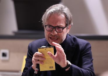 Educazione sessuale, Recalcati è contro. De Gregorio lo attacca ma lui non molla: «Non ha senso» Educazione sessuale, Recalcati è contro. De Gregorio lo attacca ma lui non molla: «Non ha senso»