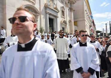 Giovani sacerdoti Giovani sacerdoti
