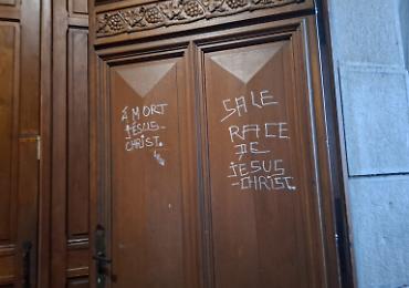 Portale imbrattato Portale imbrattato