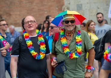 La Corte Ue: sì al riconoscimento dei matrimoni gay celebrati in altri Paesi La Corte Ue: sì al riconoscimento dei matrimoni gay celebrati in altri Paesi
