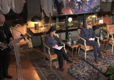 Mons. Gallagher: &laquo;La maternit&agrave; surrogata &egrave; contro la dignit&agrave; umana&raquo;