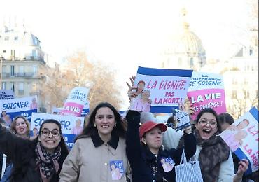 Se la laica Francia ci insegna come si difende la vita