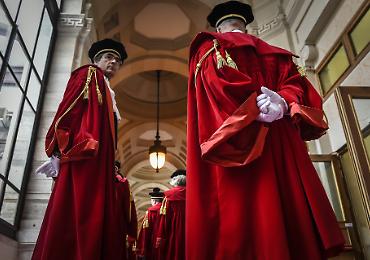 &laquo;S&igrave;&raquo; al referendum, ricucire la toga per difendere l'umano