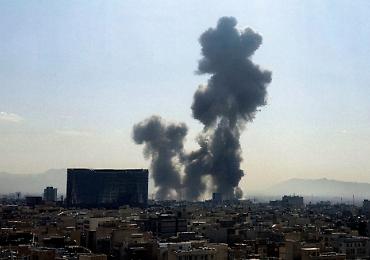 Attacco all&rsquo;Iran: obiettivi militari, rischio regime change e impatto sul prezzo del petrolio