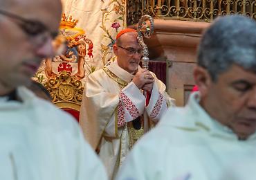 Stop alla messa delle Palme, fermato Pizzaballa: un blocco che fa discutere