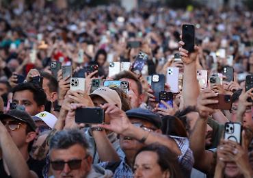 6 milioni di dollari di condanna per Meta e YouTube per la dipendenza dai social media 6 milioni di dollari di condanna per Meta e YouTube per la dipendenza dai social media