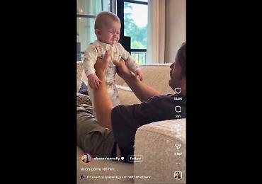 Coppia gay deride il figlio ottenuto con l&lsquo;utero in affitto: &laquo;La mamma non c&lsquo;&egrave;&raquo;