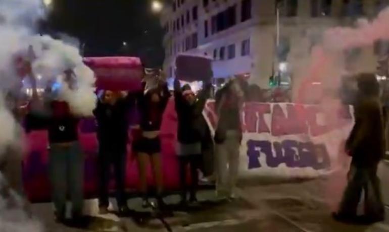 &laquo;Fuoco ai pro vita!&raquo;. &Egrave; questo il rispetto che si vuol portare nelle scuole?