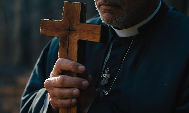 SACERDOTE, CATTOLICO, ESORCISMO