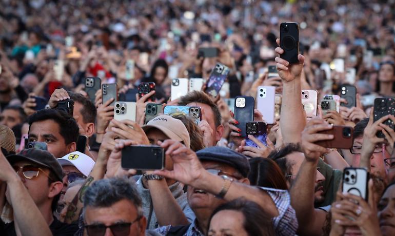 6 milioni di dollari di condanna per Meta e YouTube per la dipendenza dai social media