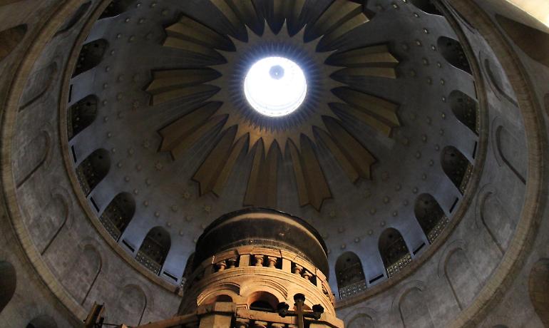 Chi apre la porta al Santo Sepolcro