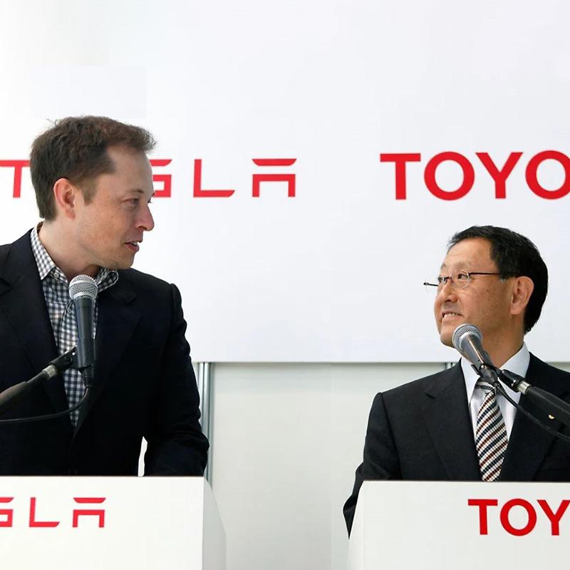 pag22_Tesla_Toyota(1000X1000)