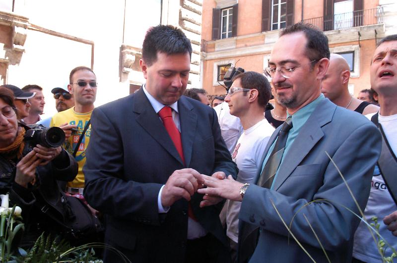 PATTO DI SOLIDARIETA'NON PROPRIO SPOSI MA QUASI 'PACS '