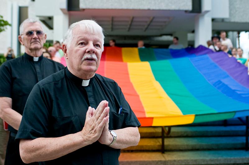 PriestGay_Lgbt_Germania