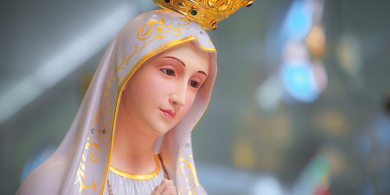 WEB3-OUR-LADY-OF-FATIMA-STATUE-shutterstock_1814767181