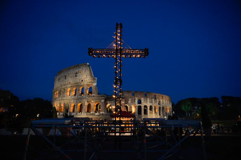 SETTIMANA SANTA VIA CRUCIS AL COLOSSEO