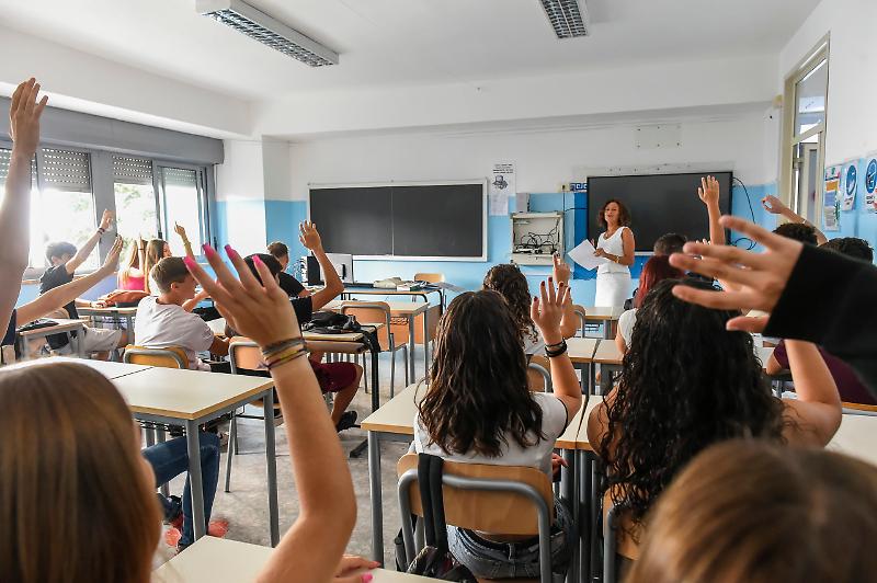 LA RIAPERTURA DELLE SCUOLE - IL LICEO NEWTON