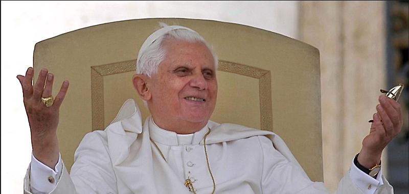 ratzinger mani allargate