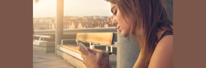 donna-smartphone