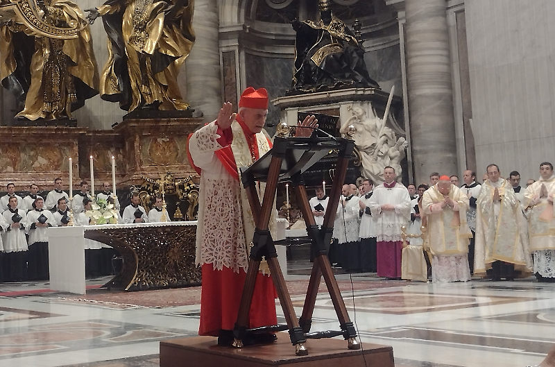 Dal silenzio del latino alla forza dell’esorcismo: segni di pace in San Pietro