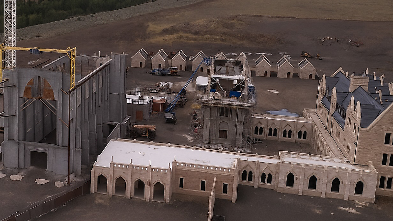I Carmelitani costruiscono un monastero nelle Montagne Rocciose