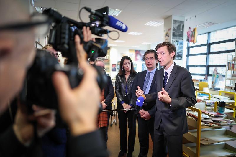 Francia, ispezioni abusive nelle scuole cattoliche