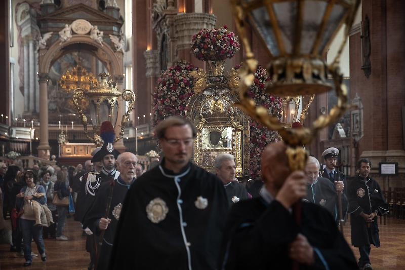 Allarme all&rsquo;asilo: sta passando la Madonna di San Luca