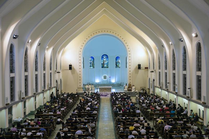 Hong Kong, ondata di conversioni. A Pasqua 2.500 battesimi 