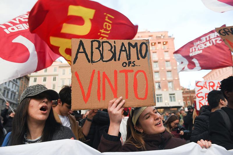 Dal Palazzo al bosco: cronaca di una sovranit&agrave; smarrita