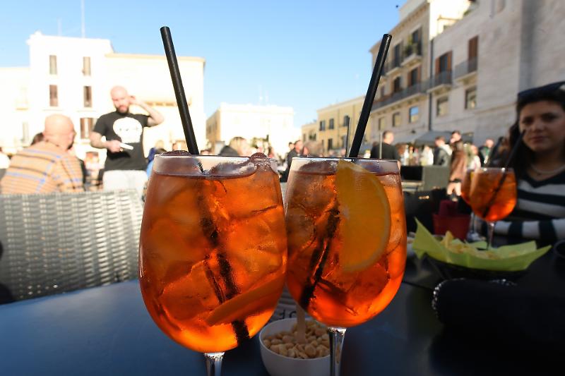 Il suicidio di Narciso: l&rsquo;ultimo aperitivo prima dell&rsquo;oblio