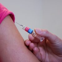 I dubbi inglesi sui vaccini ai bambini