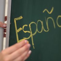 Nuova legge sull’istruzione spagnola: un colpo alla libertà educativa e religiosa, condito da abbondante gender