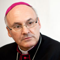 Le derive “gender neutral” della Chiesa tedesca: la denuncia e il grido d’allarme del vescovo di Ratisbona