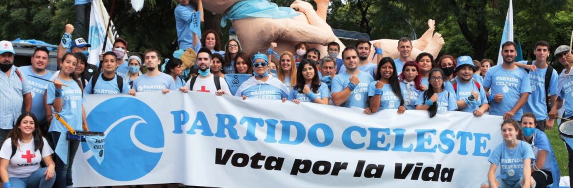 Fazzoletti celesti per ricordare che l’Argentina non si arrende all’aborto